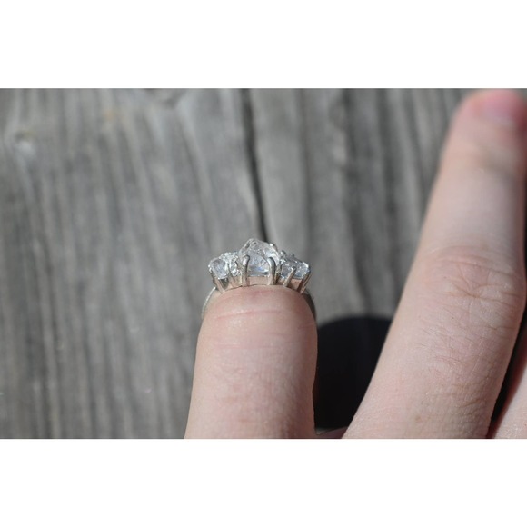 alternative raw diamond engagement rings, raw crystal ring, round or ova… - Picture 3 of 5